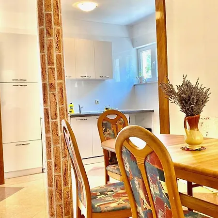 Apartment House Limoni