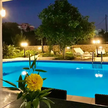 Apartment House Limoni *