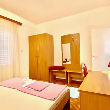 Apartment House Limoni *