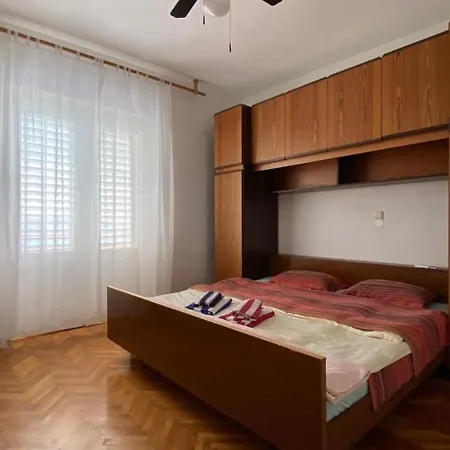 Apartment House Limoni